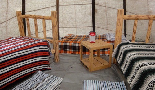 Tatonka Tipi (Shared bath house)