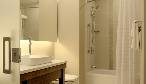 Room, 2 Queen Beds, Accessible, Bathtub