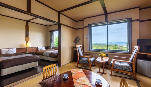 [Lake View] Corner Deluxe Twin Room (Omiwatari)