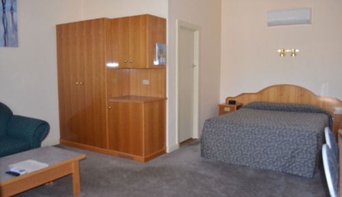 Standard Room, 1 Queen Bed