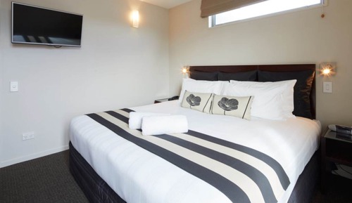 One Bedroom Suite - Spa Bath