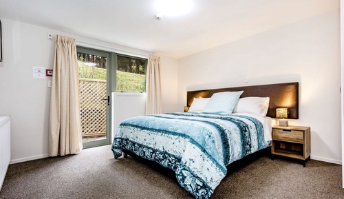 Luxury Studio Suite, 1 King Bed with Sofa bed, Ensuite, Mountain View
