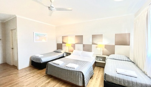 Family Room, Multiple Beds