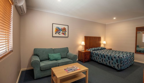 Studio, 1 Queen Bed, Non Smoking, Kitchenette