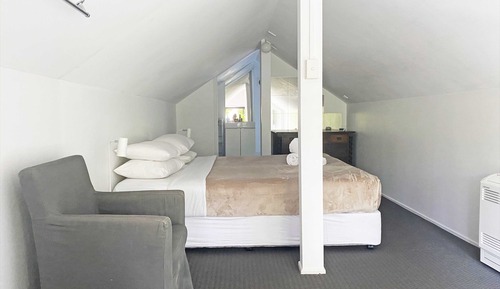 Self contained Studio minimum 2 nights 