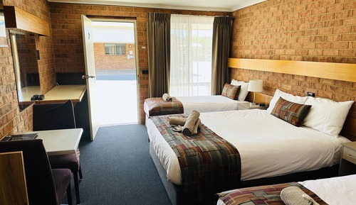 Deluxe Family Room