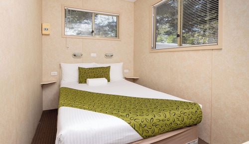 Standard Cabin, 2 Bedrooms, Kitchen, Courtyard View (Courtyard Cabin 3.5*)