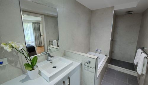 Luxury Apartment, Non Smoking, Kitchen (Luxury House - 3 x 2)
