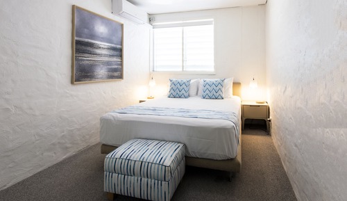 Deluxe Apartment, 1 Bedroom, Partial Ocean View, Beachfront