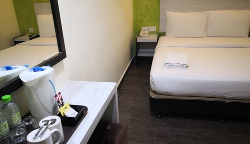 Deluxe Queen Room
