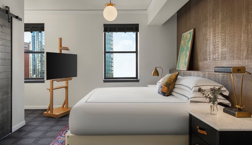 Room, 1 King Bed, Corner (Spa)
