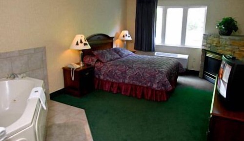 Deluxe Room, 1 Queen Bed, Jetted Tub (Fireplace)