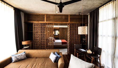 Suite, 1 King Bed (Garden)