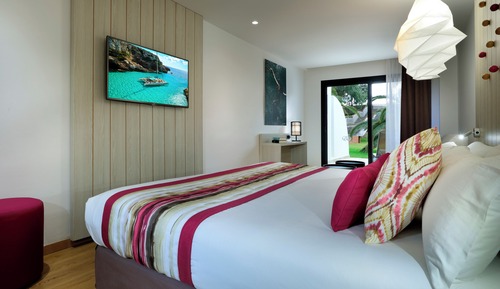 Superior Room, Poolside
