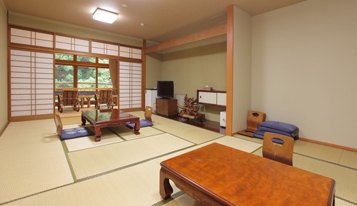 Japanese Style Room, For 1-7 People, Shared Bathroom (Ishi no Ma)