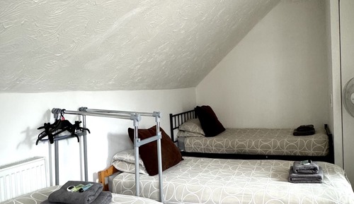 Economy Triple Room, Ensuite