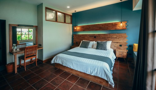 Deluxe Poolside Room