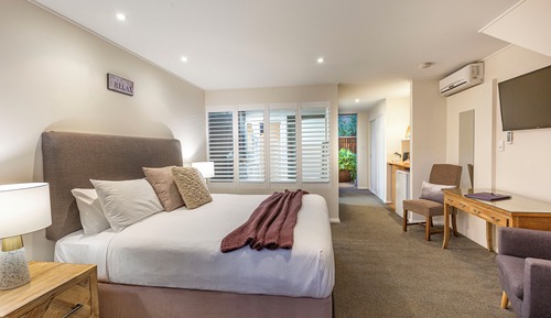Deluxe Spa Room