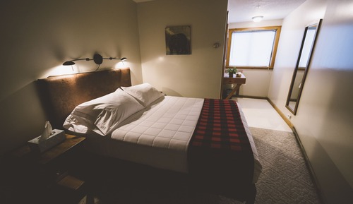 Standard Room, 1 Queen Bed, Private Bathroom