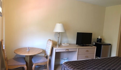 Economy Room, 1 King Bed