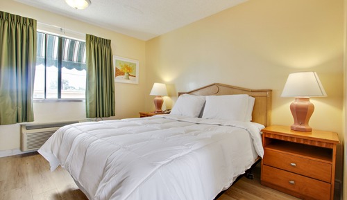 Economy Room, 1 Queen Bed