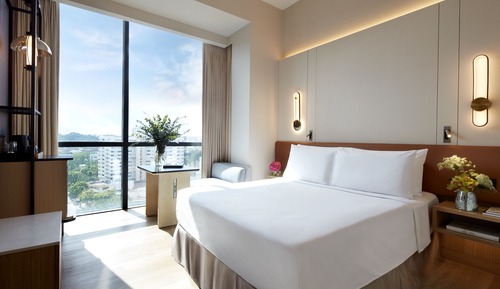 Premier Queen Room