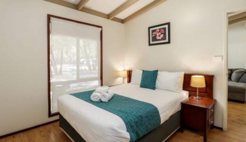 Standard 2 Bedroom Cabin - Sleeps 6