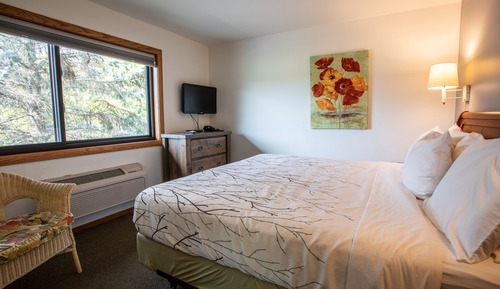 Evergreen 2 Bedroom Suite (No Pets)
