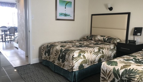 Superior King Suite, King Bed & 2 Single(twin) beds, Type E