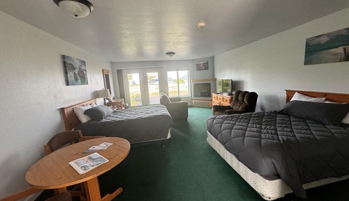 Standard Studio, 2 Queen Beds, Roll-in Shower, Partial Ocean View