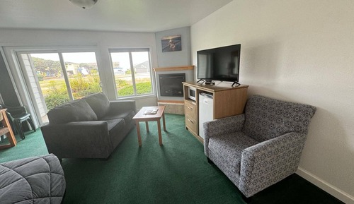 Standard Studio, 2 Queen Beds, Patio, Partial Ocean View