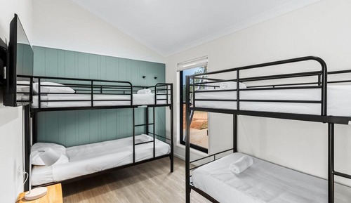 Deluxe 2 Bedroom Pool View Cabin - Sleeps 6