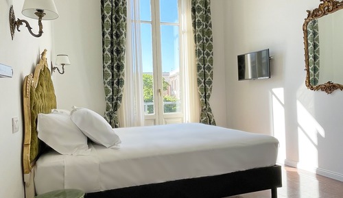 Deluxe Double or Twin Room
