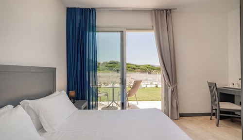 Standard Room (Lateral Sea View)