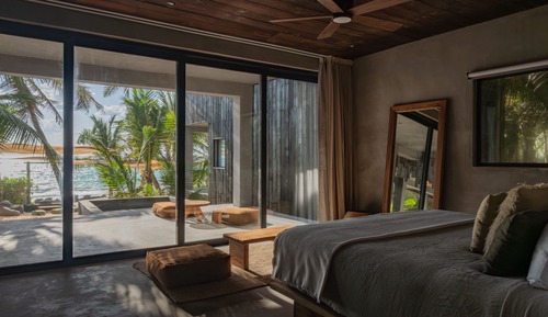 Oceanfront Master Suite Ground Pool