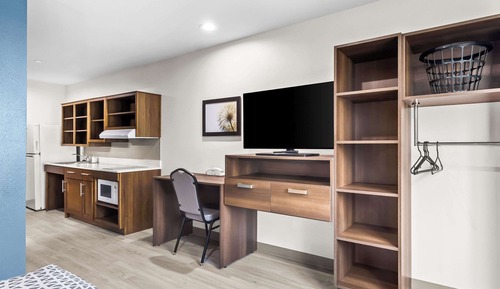Suite, 1 Queen Bed, Accessible, Non Smoking (Roll-In Shower)