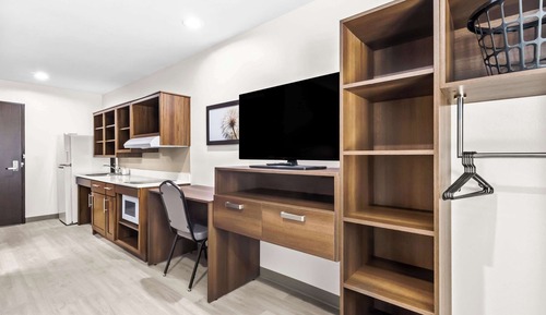 Suite, 1 Queen Bed, Accessible, Non Smoking
