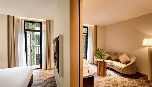 Luxury Suite, 1 King Bed, Garden View