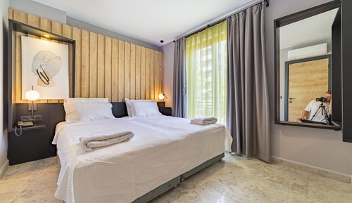 Deluxe Double Room with Side Sea View