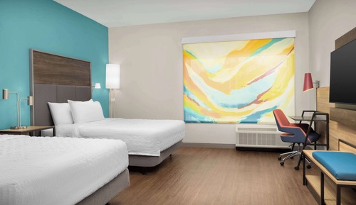 Room, 2 Queen Beds, Bathtub