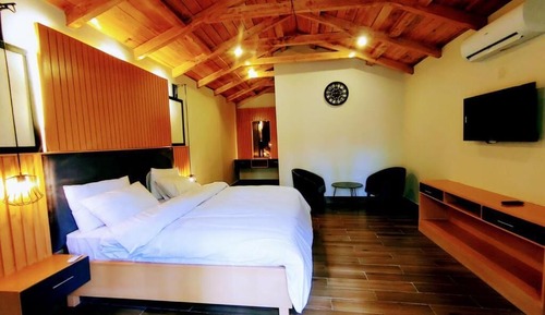 Executive Cottage