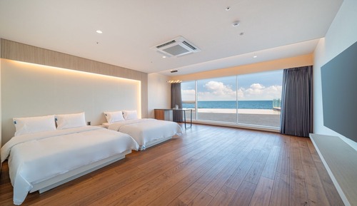 Standard Double Room, 2 Double Beds, Non Smoking, Pool View