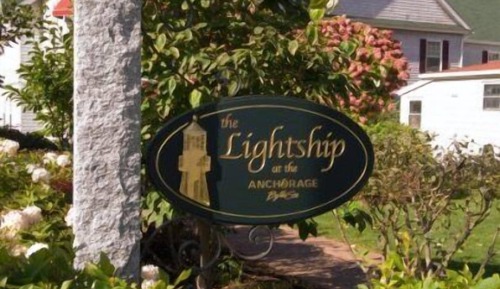 Lightship Building, 1 King Bed, Handicap, non-ocean view (across Shore Road from the ocean)