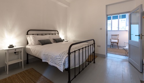 Classic Studio, 1 King Bed, Refrigerator