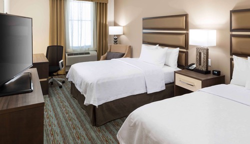 Suite, 2 Queen Beds, Accessible, Bathtub