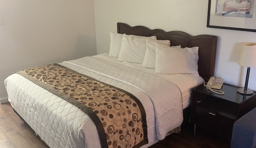 Standard Room, 1 Queen Bed