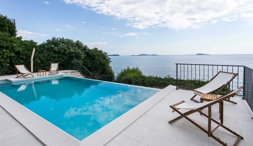 Apartment (Two Bedroom Apartment with Balcony an)