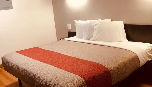 Deluxe Room, 1 King Bed, Non Smoking, Refrigerator & Microwave