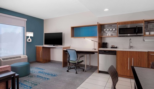 Suite, 1 Queen Bed, Accessible (Roll-in Shower)