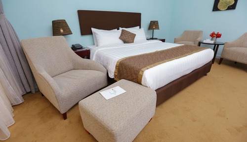Junior Suite, 1 King Bed, Pool View